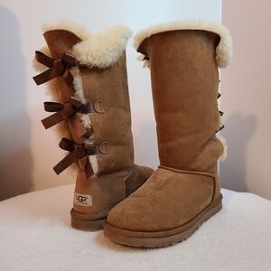 UGG Women's Bailey Bow Tall II Suede Shearling Boots Size 7 Chestnut